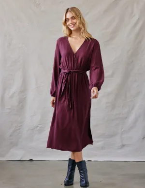 bella dahl cross front belted maxi dress in wildberry
