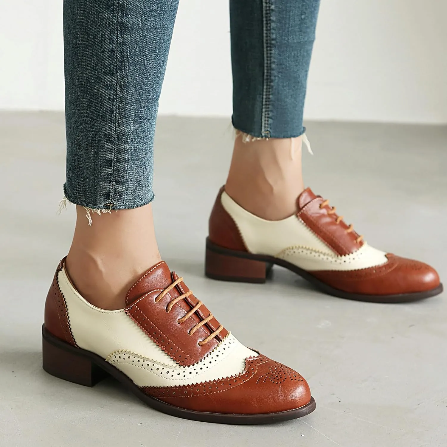Betastella Womens Vintage Wingtip Lace Up Oxfords Chunky Low Heel Round Toe Pumps Brogue Oxford Shoes