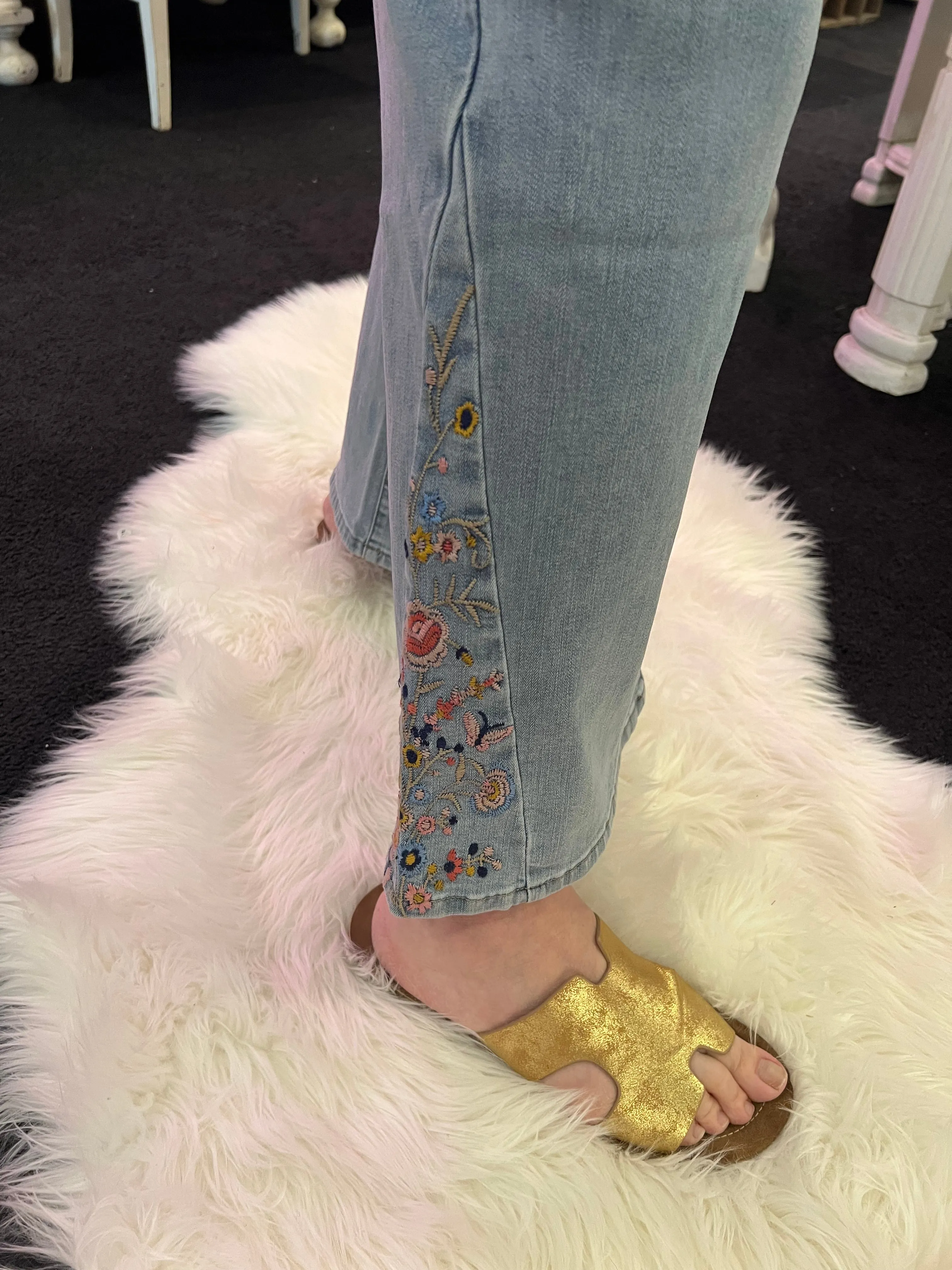 Charlie B - Floral Side Embroidered Jeans