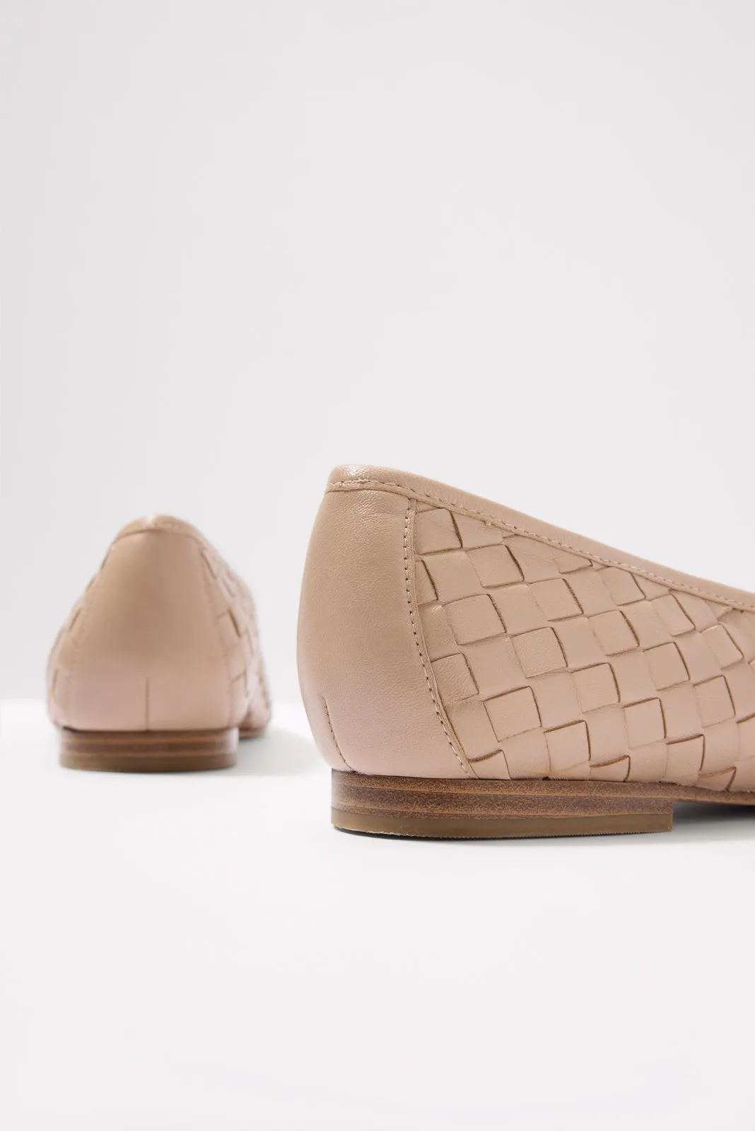 Damaria Woven Flat