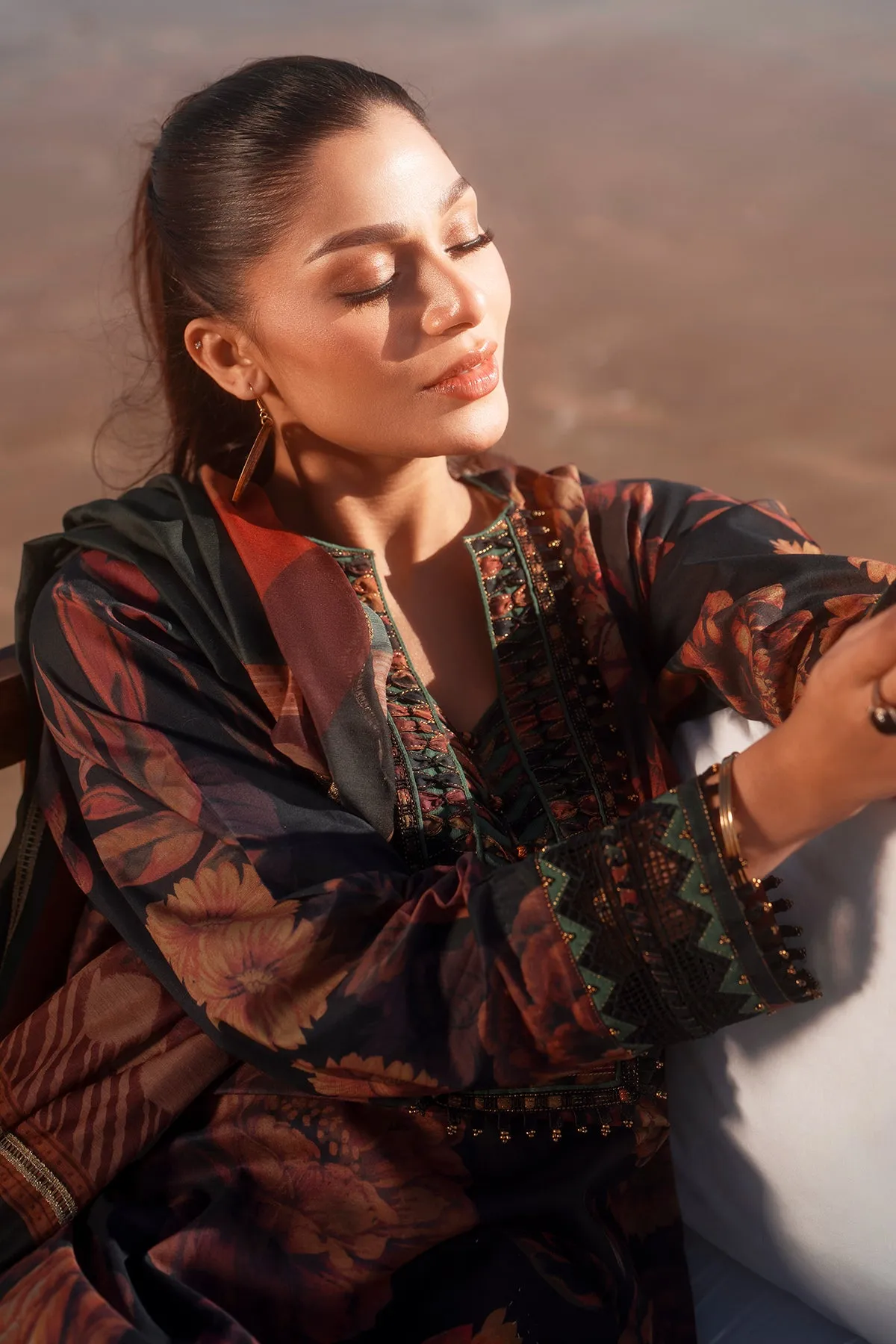 EMBROIDERED PRINTED LAWN UF-4083
