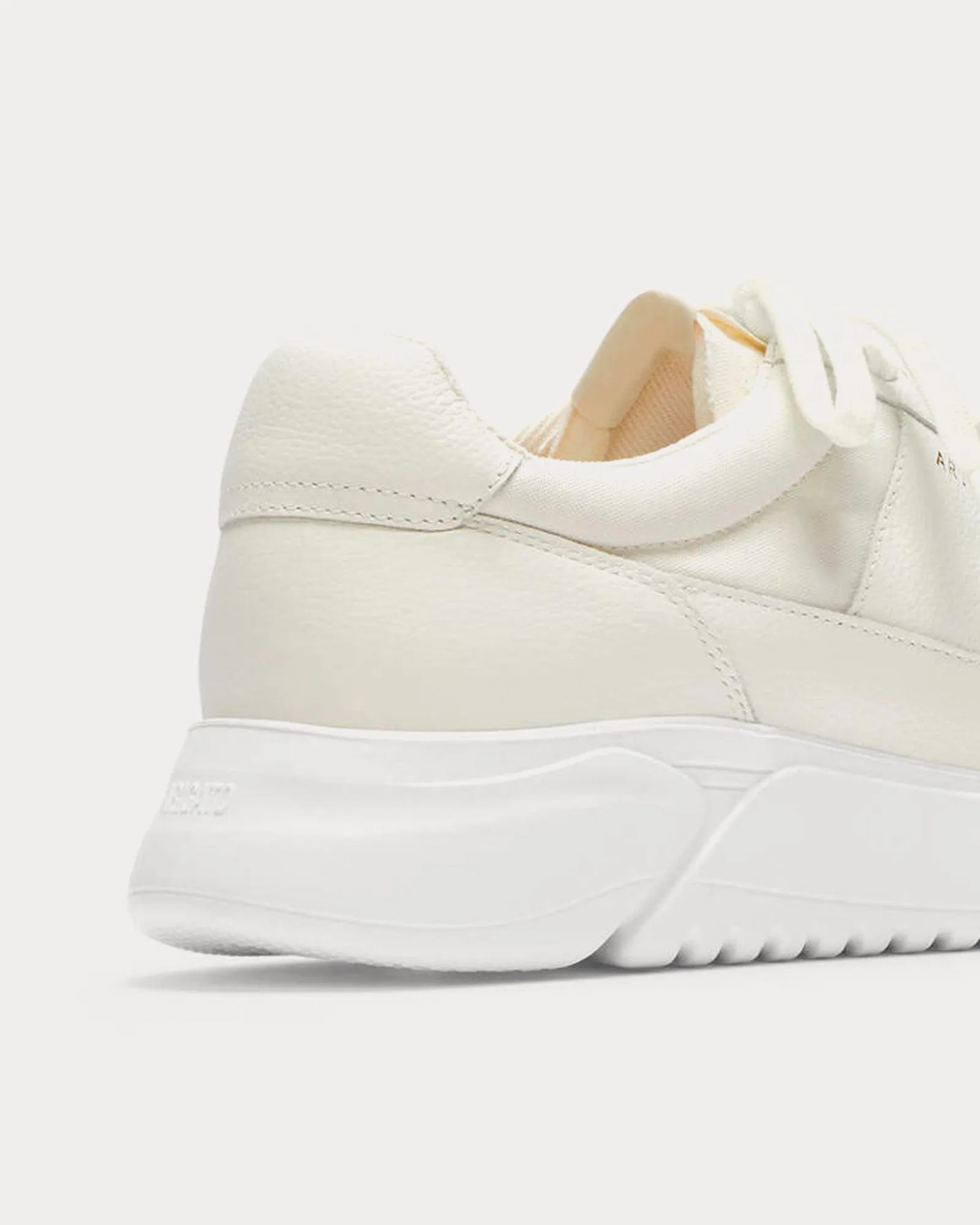 Genesis Vintage Runner Beige / White Low Top Sneakers