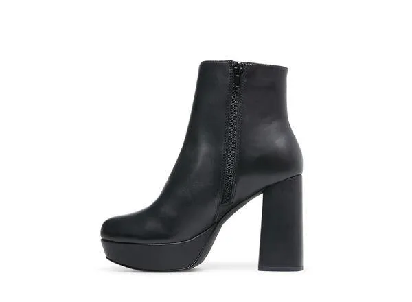 GRATIFY BLACK LEATHER